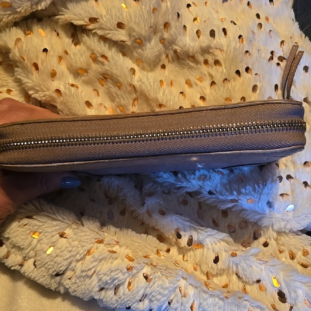Gucci Pink Wallet with Embossed Logo Design - Picture 5 of 8